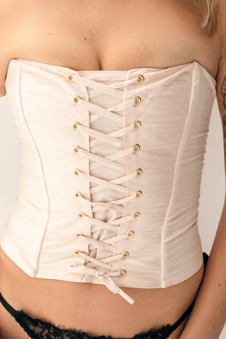 Silk Époque Corset in Rosy Pink