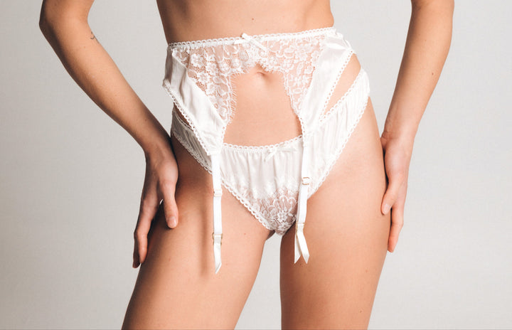 Goddess of Night Set 8 - Balconette Bra, Knickers and Garter Belt