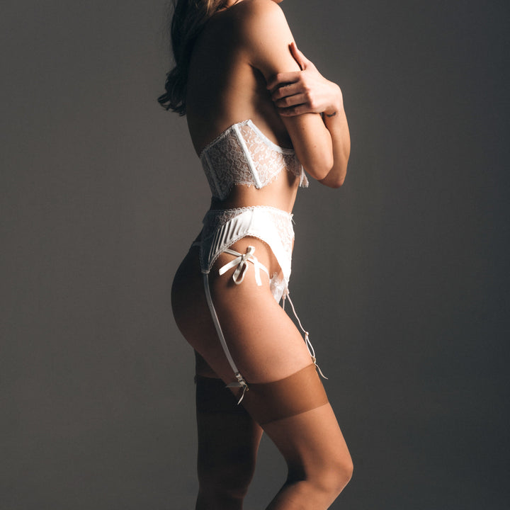 Ishtar’s Temptation Garter Belt in Ivory