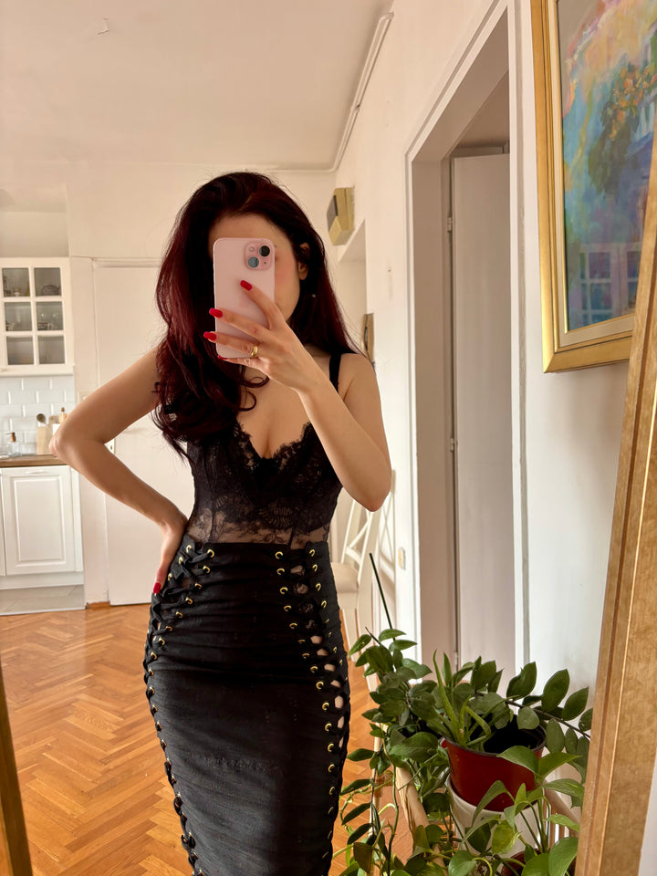 Silk Époque Midi Skirt in Black